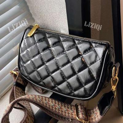 LIZIQI Black Sling Bag Trendy and stylish cross body bags for women with long and adjusatable strap.