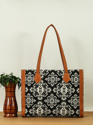 Bagsy Malone Women Multicolor Tote