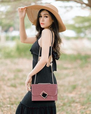 Leather Land Multicolor Sling Bag Designer Box Golden chain in ONION