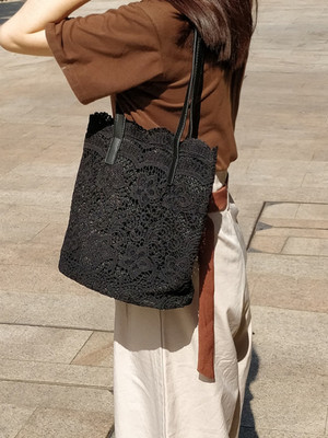 KILLFE Black Shoulder Bag Simple Stylish Shoulder bag Lese Flower Design