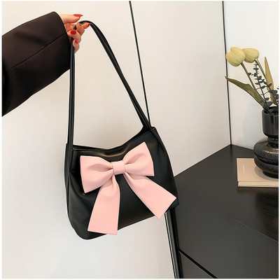 s.p. pearls Women Black Tote