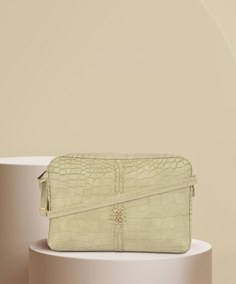Baggit Beige Sling Bag Women's Season Camera Bag - Beige