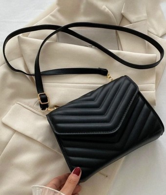 The Stunner Black, White Sling Bag CHIC SLING BAG