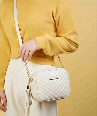 house of common White Sling Bag Af_HAMZACLT WE_BOX_CHAIN_26