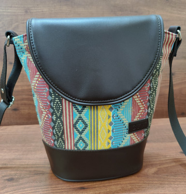 Cyw Multicolor Sling Bag Zippered Sling