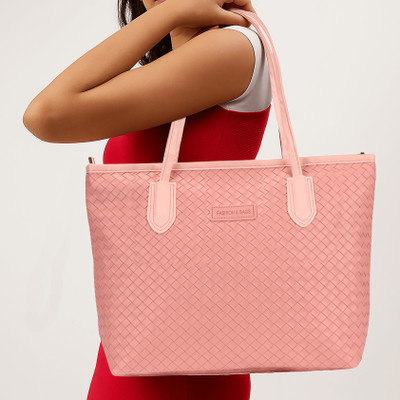 Trendz Firenze Pink Tote modern tote bag will complete your fashionable look.