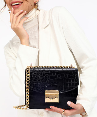 LINO PERROS Black Shoulder Bag Structured Shoulder Bag