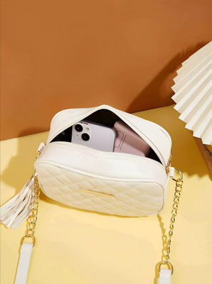 Cleto White Sling Bag Af_CLT WE_BOX_CHAIN_22