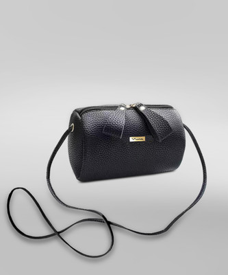 house of common Black Hand-held Bag Women STYLISH Black Sling Bag - Regular Size_HOC