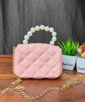 sen store Pink Shoulder Bag no model