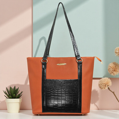 LoveHush Women Pink Messenger Bag