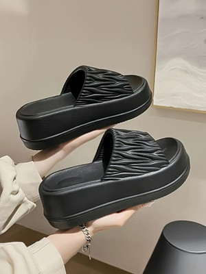 RICHMEN Women Slippers(Black , 5)