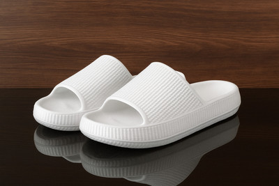 Dee Rook Men Slides(White , 6)