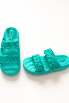 Wonder Women Flip Flops(Green , 5)