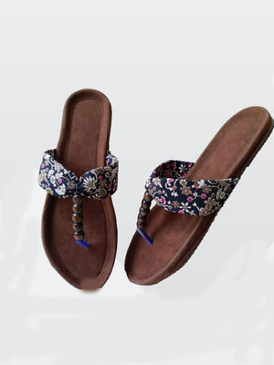 Shoe Lab Women Flip Flops(Black , 4)