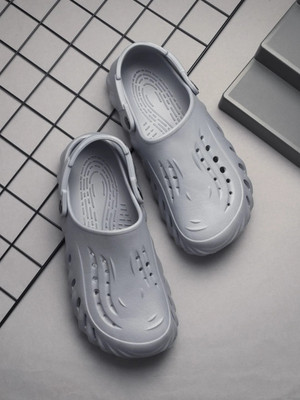 Roadster Men Flip Flops(Grey , 7)