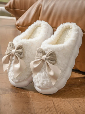 WOLVESDEN Women Slippers(White , 4)