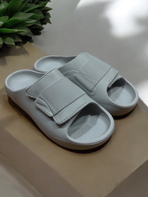TwinSkor Men Slides(Grey , 8)