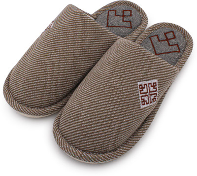 VRITRAZ Men Slippers(Brown , 6)