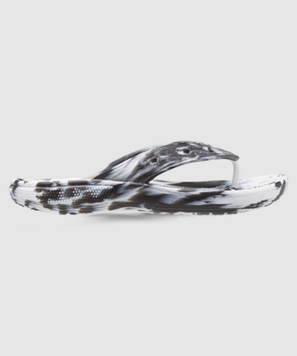 CROCS Men Classic Marbled Flip Flops(Multicolor , 9)