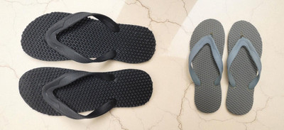 BreeZy Men Slippers(Black, Grey , 6)