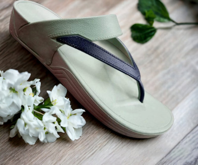 FLITE Women Flip Flops(Olive , 8)