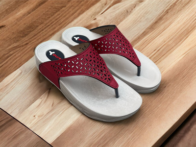 YANSHIKA FOOTWEARS Women Flip Flops(Red, Grey , 6)