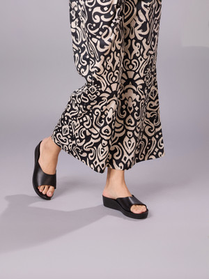 aerowalk Women Slippers(Black , 3)