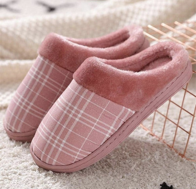 WOLVESDEN Women Slippers(Pink , 5)