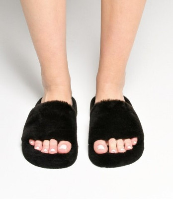 Sale YUG Women Flip Flops(Black , 7)