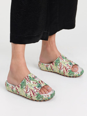 YZY Men Slides(Multicolor , 6)