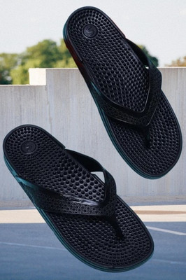 Skyultra Women Flip Flops(Black , 7)