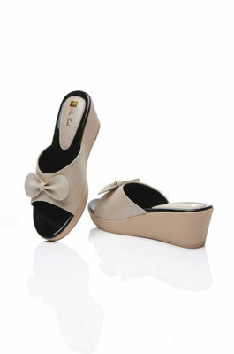 UMME HOUSE Women Flip Flops(Silver , 6)
