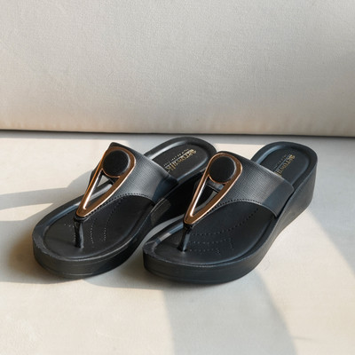 aerowalk Women Slippers(Black , 5)