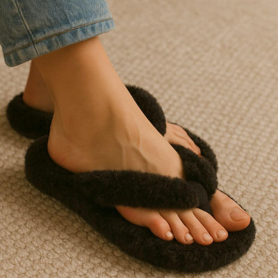 WOLVESDEN Women Flip Flops(Black , 7)