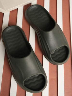 Roadster Men Flip Flops(Olive , 7)