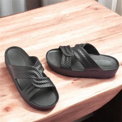 Cogs Women Slides(Black , 7)