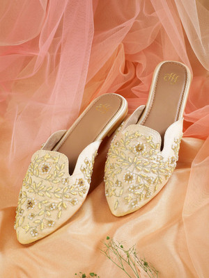 House of Pataudi Women Flats(Beige , 5)