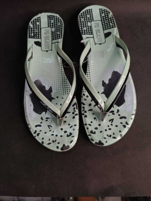 BLIBBERS Women Flip Flops(Green , 6)