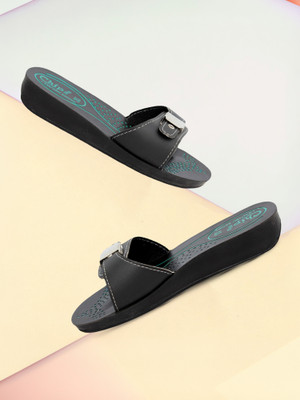 CHIPS Women Slides(Black , 6)