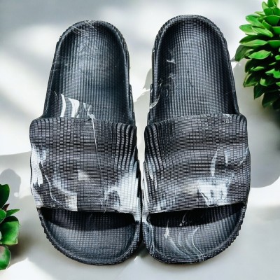 COMMANDER RULING FEETS Men Flip Flops(Black , 8)