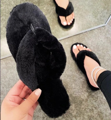 WOLVESDEN Women Slippers(Black , 6.5)