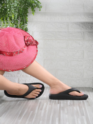 Layasa Women Flip Flops(Black , 8)