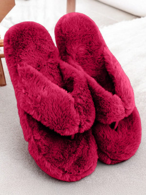 WOLVESDEN Women Slippers(Maroon , 4)