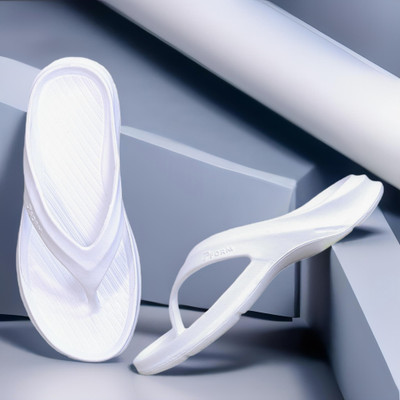 KNIEVL Men Flip Flops(White , 8)