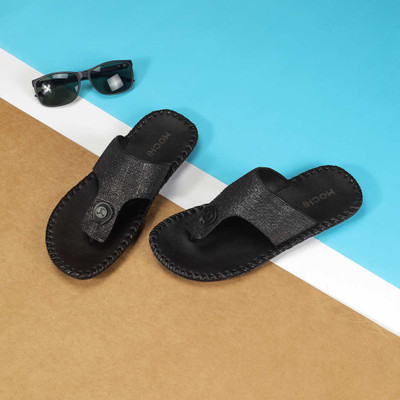 MOCHI Men Slippers(Black , 6)