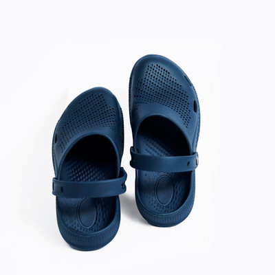 WAALK Men Flip Flops(White , 8)