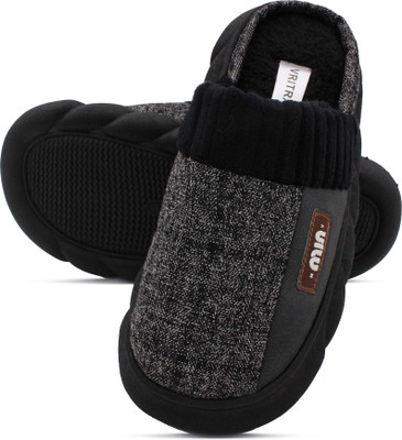 VRITRAZ Men Slippers(Black , 8)