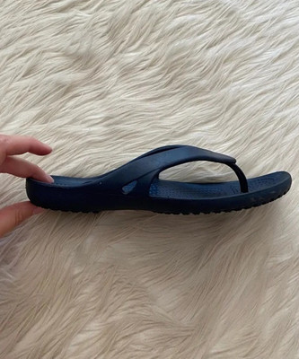 CROCS Women Flip Flops(Navy , 3)