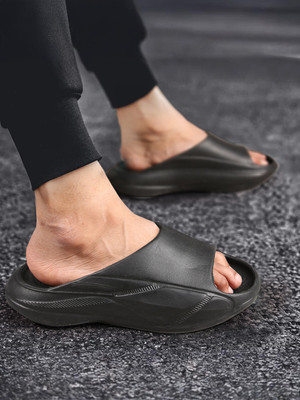 Roadster Men Flip Flops(Black , 10)